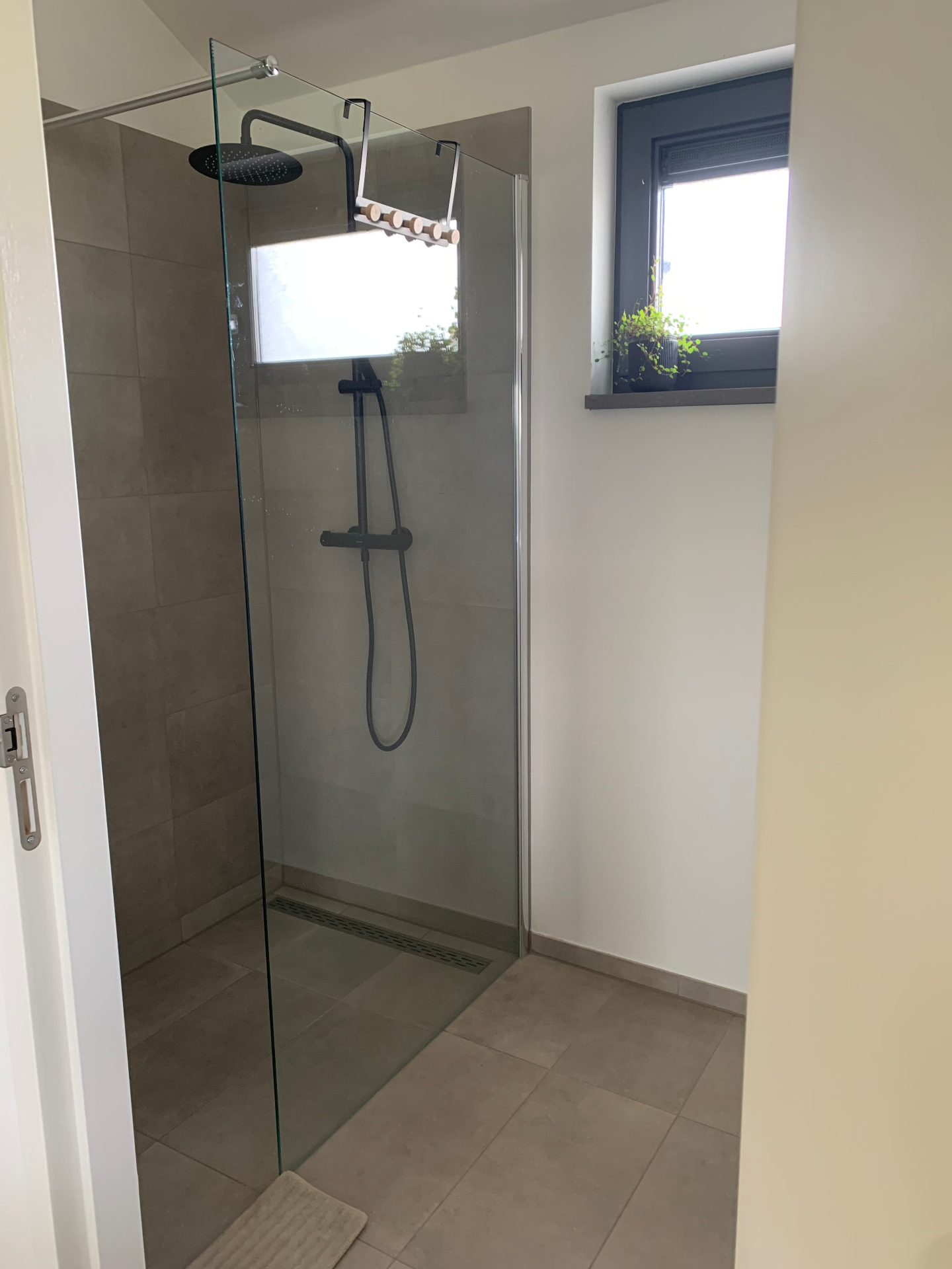 Modernes Badezimmer